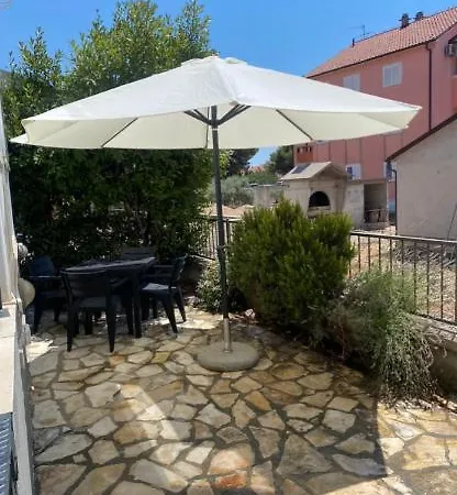 Ante Apartment *